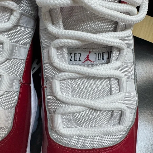 EUC Air Jordan 11 Retro Varsity Red/Cherry Men Size 8.5 - Picture 8 of 13